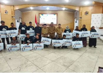 Gubernur Jambi Al Haris Salurkan Bantuan Rp 2,24 Miliar untuk Masyarakat Tanjab Barat: Antisipasi Bencana dan Pemulihan Ekonomi