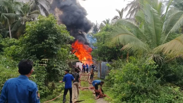 Gudang Minyak Diduga Ilegal di Tungkal Ilir Terbakar, Polisi Selidiki Asal Usul BBM