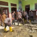 Pulihkan Aktivitas Sekolah, Satbrimob Polda Jambi Bersihkan Material dan Lumpur Pasca Banjir di Kerinci