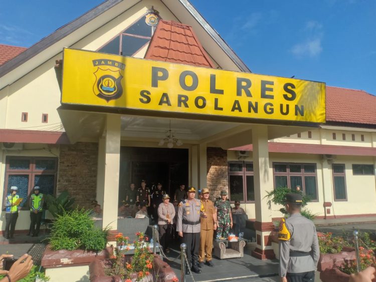 Kapolres Sarolangun Pimpin Apel Gelar Pasukan Operasi Lilin Tahun 2025