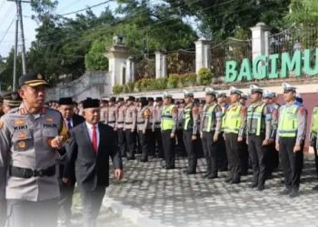 Personel Gabungan Ikuti Apel Gelar Pasukan Operasi Lilin Siginjai 2025 di Lapangan Kantor Kominfo Merangin