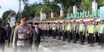 Personel Gabungan Ikuti Apel Gelar Pasukan Operasi Lilin Siginjai 2025 di Lapangan Kantor Kominfo Merangin