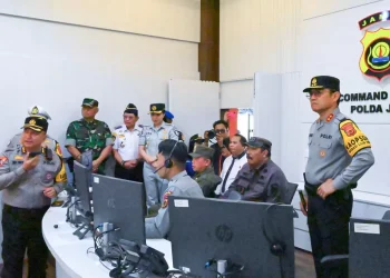 Pastikan Maksimal Tindak Lanjuti Laporan Masyarakat, Kapolda Pantau Pelayanan Call Center 110 Polri di SPKT Polda Jambi
