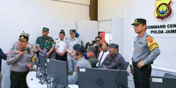 Pastikan Maksimal Tindak Lanjuti Laporan Masyarakat, Kapolda Pantau Pelayanan Call Center 110 Polri di SPKT Polda Jambi