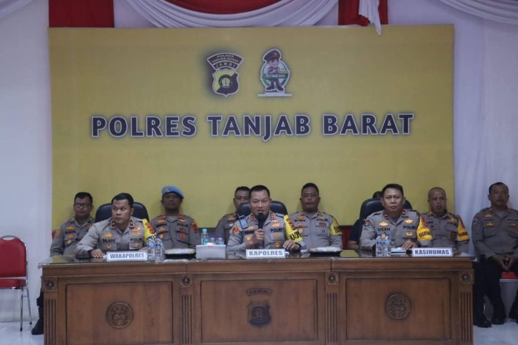 Polres Tanjab Barat Sampaikan Press Release Akhir Tahun 2025 di Depan Awak Media