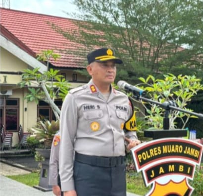 Kapolres Muaro Jambi Pimpin Upacara Kenaikan Pangkat 65 Perwira dan Personel