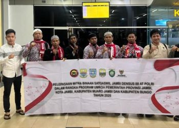 Polri – Densus 88 Satgaswil Jambi Fasilitasi Empat Warga Binaan Berangkat Umroh, Sekda Provinsi Jambi Lakukan Pelepasan Resmi