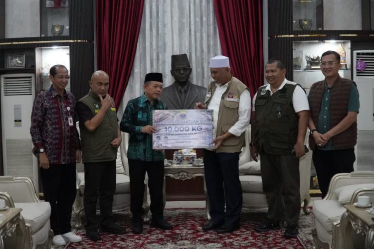Jambi Bersatu Tangani Bencana: Wagub Sani Serahkan Dana Rp550 Juta dan 10 Ton Beras ke Medan