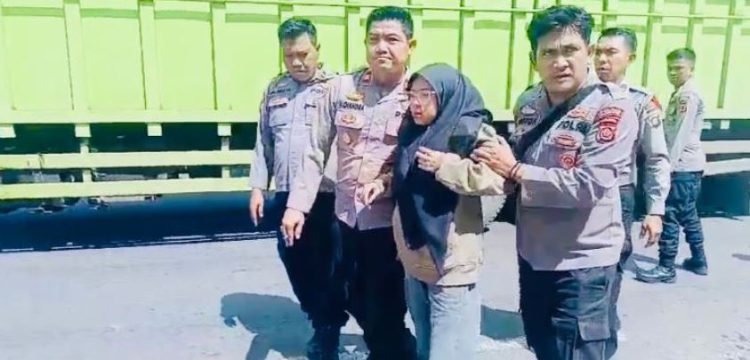 Kapolsek Jaluko Tunjukkan Pelayanan Humanis Saat Tangani Laka Lantas