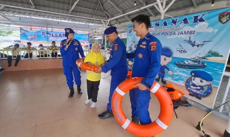 Ditpolairud Polda Jambi Gelar Polisi Sahabat Anak Bersama Siswa SD IT An-Nahl