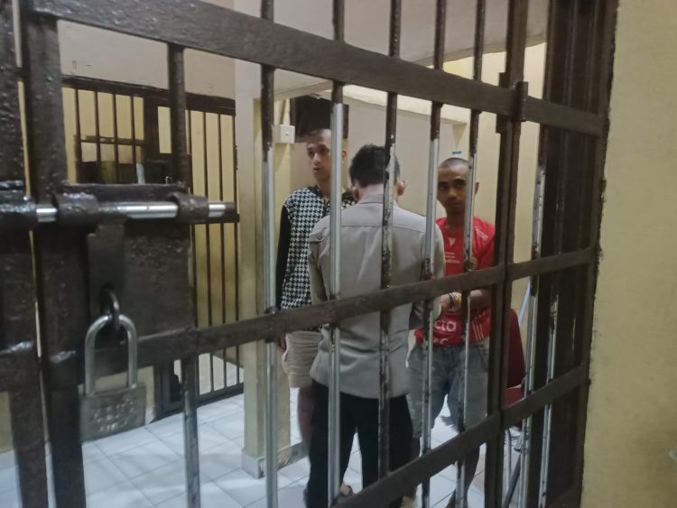 Polres Tanjab Timur Gelar Rekonstruksi Pembunuhan Lansia di Kebun Kelapa, Pelaku Peragakan 19 Adegan