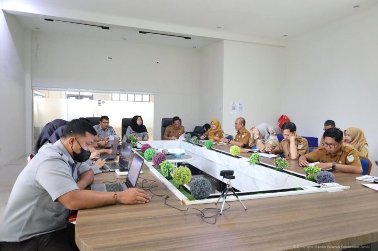 Kanwil Kemenkum Jambi Harmonisasikan Ranperwal Peta Jalan Pembangunan Kependudukan Kota Jambi Tahun 2025–2029