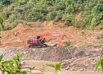 Dokumentasi Unit Alat Berat Excavator Jenis Hitachi Ditemukan Dilapangan Bermain PETI