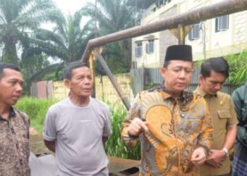Bupati Muaro Jambi Cek Kondisi Jembatan Air Hitam di Desa Kebun IX