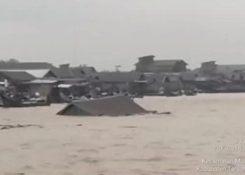 Banjir Rob di Tanjabtim Jambi, Satu Rumah Warga Hanyut
