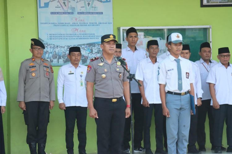 Polres Tanjab Barat Berikan Pembinaan Karakter kepada Pelajar SMAN 1 Kuala Tungkal