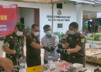 Rayakan Imlek: Pemkot Jambi Serahkan 400 Paket Sembako Kepada Masyarakat Tionghoa