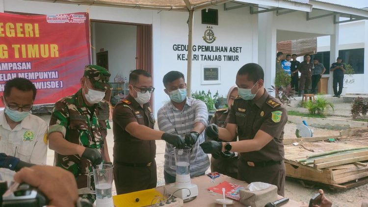 Rayakan Imlek: Pemkot Jambi Serahkan 400 Paket Sembako Kepada Masyarakat Tionghoa