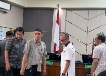 Bupati Tanjab Barat Turut Mensholati KH. Hasan Basri