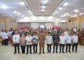 Bupati Tanjab Barat Turut Mensholati KH. Hasan Basri