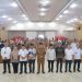 Bupati Tanjab Barat Turut Mensholati KH. Hasan Basri