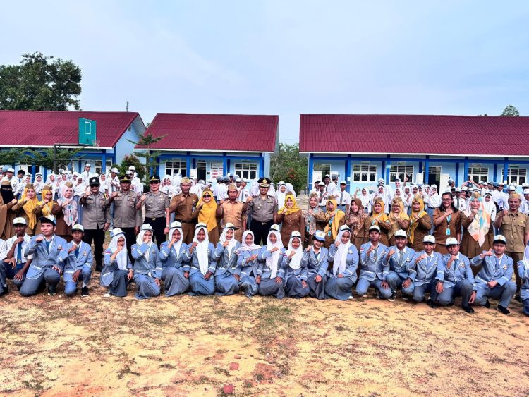 Police Goes to School, Wakapolres Muaro Jambi Pimpin Upacara dan Edukasi Pelajar di SMAN 15