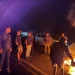 Patroli Sahur Polsek Jaluko Bubarkan Aksi Bakar Ban di Jalan Lintas Sumatera