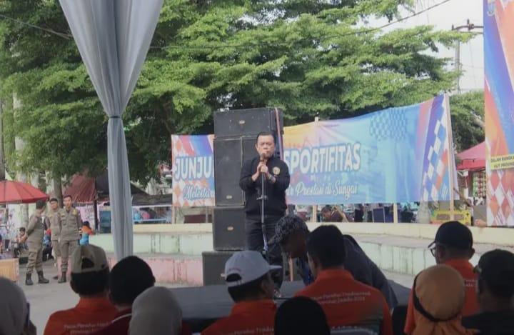 Lomba Pacu Perahu Tradisional Peringatan HUT ke-69 Provinsi Jambi Berlangsung Meriah