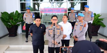 Lomba Pacu Perahu Tradisional Peringatan HUT ke-69 Provinsi Jambi Berlangsung Meriah