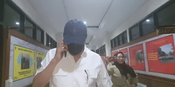Varial Diperiksa 11 Jam: Pakai Topi dan Masker Keluar dari Ruang Penyidik, Diam Saat Ditanya Wartawan