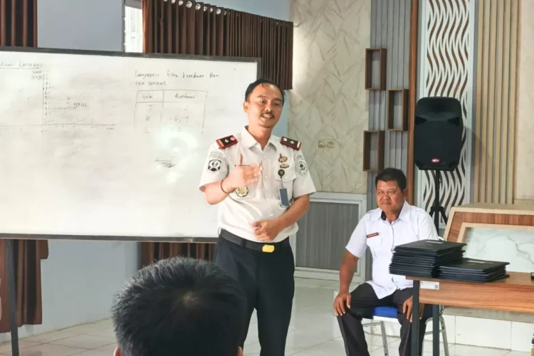 Terus Belajar di Balik Jeruji, Warga Binaan Lapas Muara Tebo Terima Rapor Paket B dan C