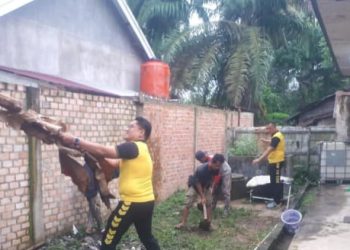 Laksanakan Perintah Presiden RI, Polsek Mestong Gelar Kurve Kebersihan Nasional