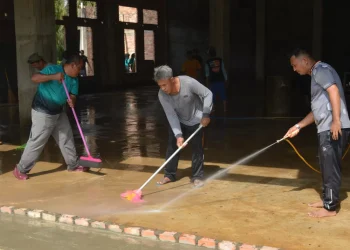 Lapas Narkotika Muara Sabak Kerja Bakti Bersama Warga