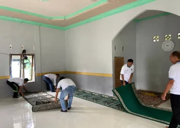 Sambut Ramadan, LPKA Muara Bulian Turun ke Masyarakat: Bagi Buku Yasin dan Bersihkan Rumah Ibadah