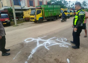 Sepasang Muda Mudi Tabrak Truk Parkir Antre BBM di SPBU Kumpeh, Satu Tewas