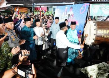 Kapolres Tanjung Jabung Barat AKBP Maulia Kuswicaksono Hadiri Tradisi Festival Arakan Sahur 1447 Hijriyah/2026 Masehi di Kuala Tungkal