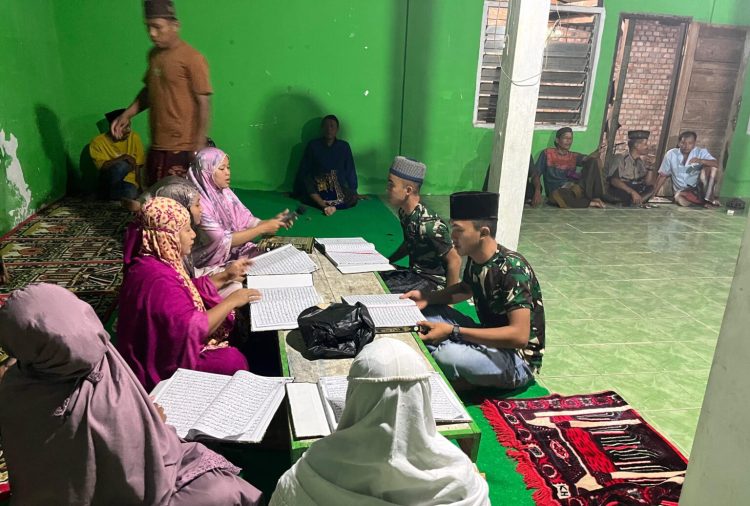 Satgas TMMD ke 127 Kodim 0415/Jambi Salat Tarawih dan Tadarus Alquran