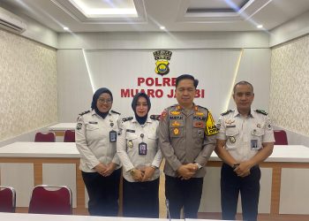Polsek Bahar Gelar Tarawih Keliling di Masjid Al Muhajirin Muaro Jambi