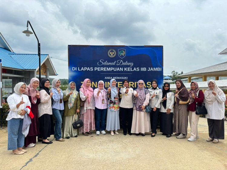 Kalapas Perempuan Jambi Dampingi PWP Pertamina Hulu Rokan Zona 1 Tinjau Program Pembinaan Kemandirian Membatik