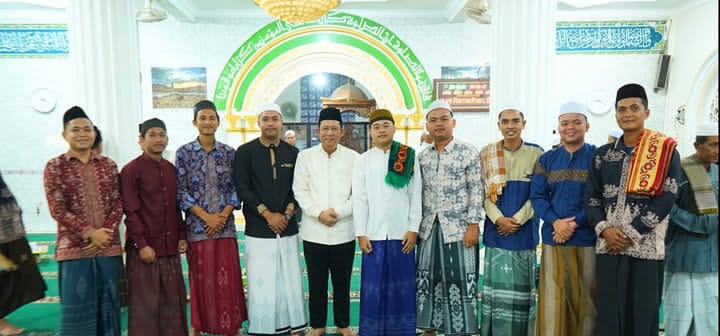 Wakapolres Muaro Jambi Laksanakan Sholat Tarawih Keliling di Masjid Baitussolihin