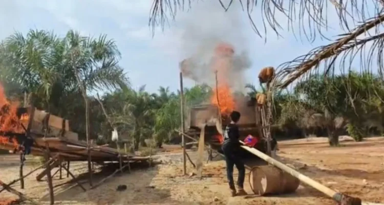 Polisi Tertibkan PETI di Batang Hari, Puluhan Dompeng Dimusnahkan