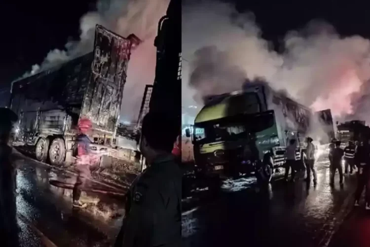 Mobil Box Ekspedisi Muatan Paket Terbakar di Jalan Lingkar Selatan Kota Jambi