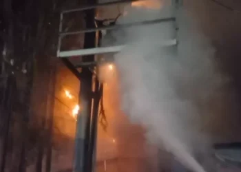 Nyaris Merembet ke Permukiman, Kebakaran Gardu Listrik di Jelutung Berhasil Dijinakkan