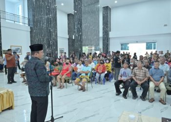 Rayakan Imlek: Pemkot Jambi Serahkan 400 Paket Sembako Kepada Masyarakat Tionghoa