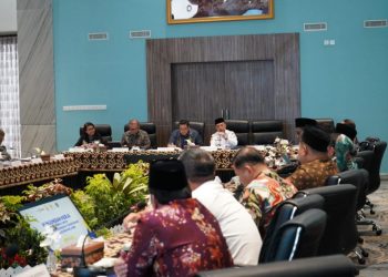 Danrem 042/Gapu Bersama Gubernur Jambi dan Forkopimda Sambut Kedatangan Komisi II DPR RI di Jambi