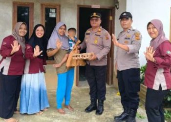 Sinergi Cegah Stunting, Polsek Merlung Salurkan Bantuan Gizi ke Warga Desa Sungai Muluk
