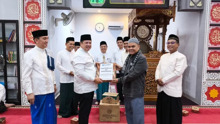 Bupati Tanjab Barat Isi Tausiah Ramadan di Masjid Istiqlal