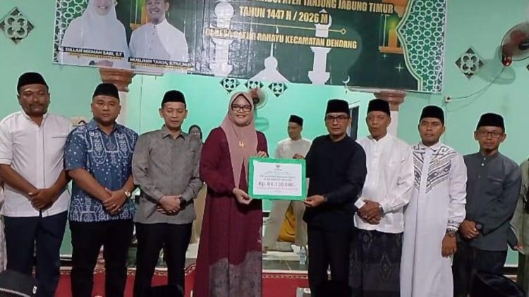 Safari Ramadan, Bupati Tanjabtim Kunjungi Warga Catur Rahayu dan Serahkan Bantuan