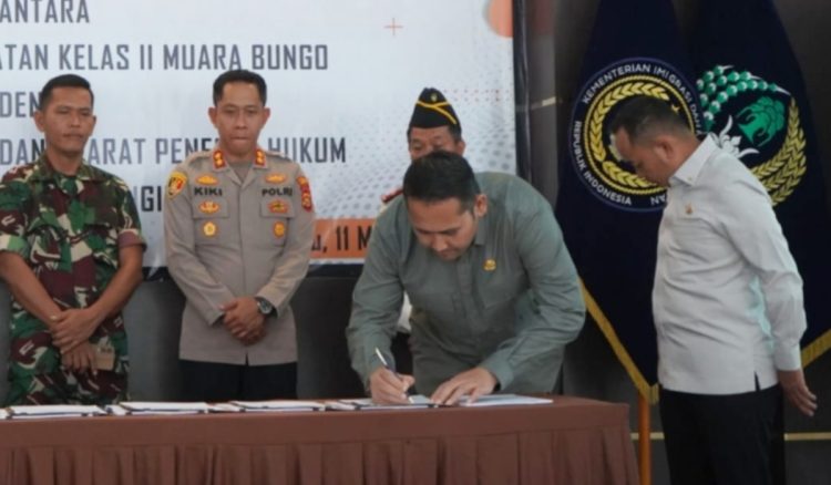 Dukung Pidana Kerja Sosial, Pemkab Merangin Teken MoU dengan Bapas Muaro Bungo