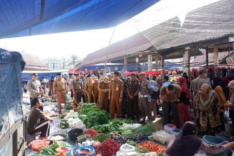 Bupati Muaro Jambi, Dr. Bambang Bayu Suseno SP., MM., M.Si. Melakukan Inspeksi Mendadak (Sidak) di Pasar Tradisional Sengeti